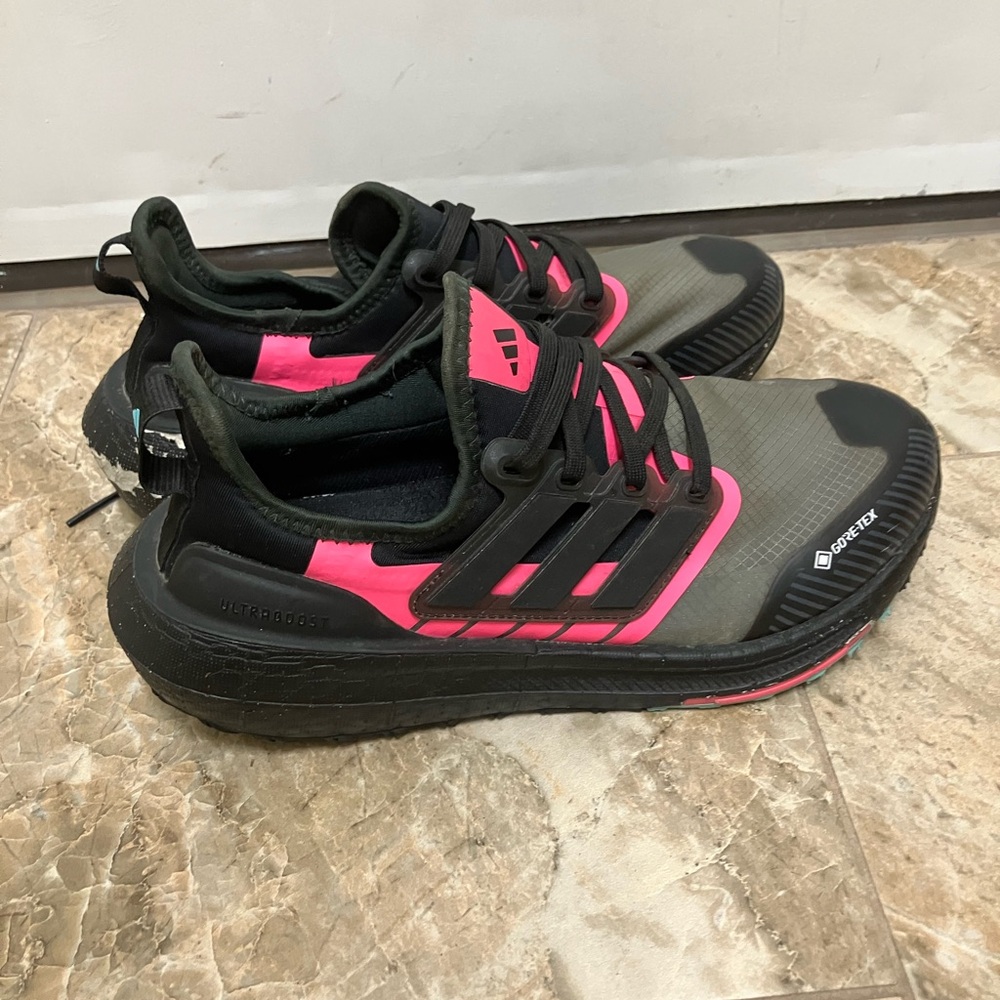 Adidas Ultraboost Light Gore-Tex Womens Size 7.5 Running Shoes Black HP6403